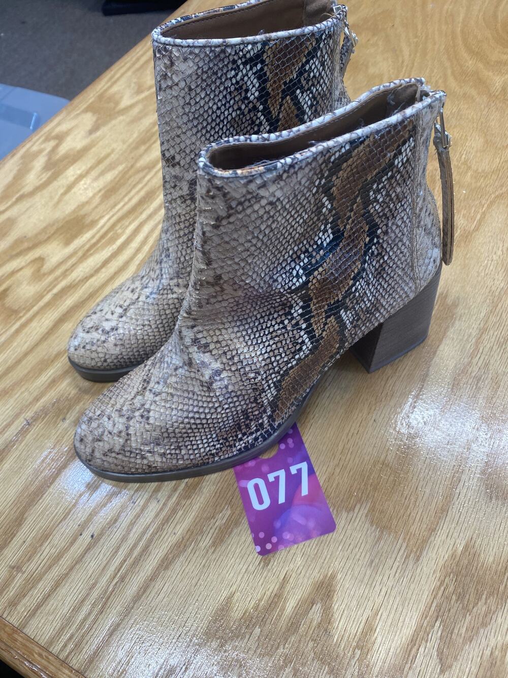 Golo Women's 8.5 Snakeskin Loredo Block Heel Back Zip Round Toe Ankle Boots